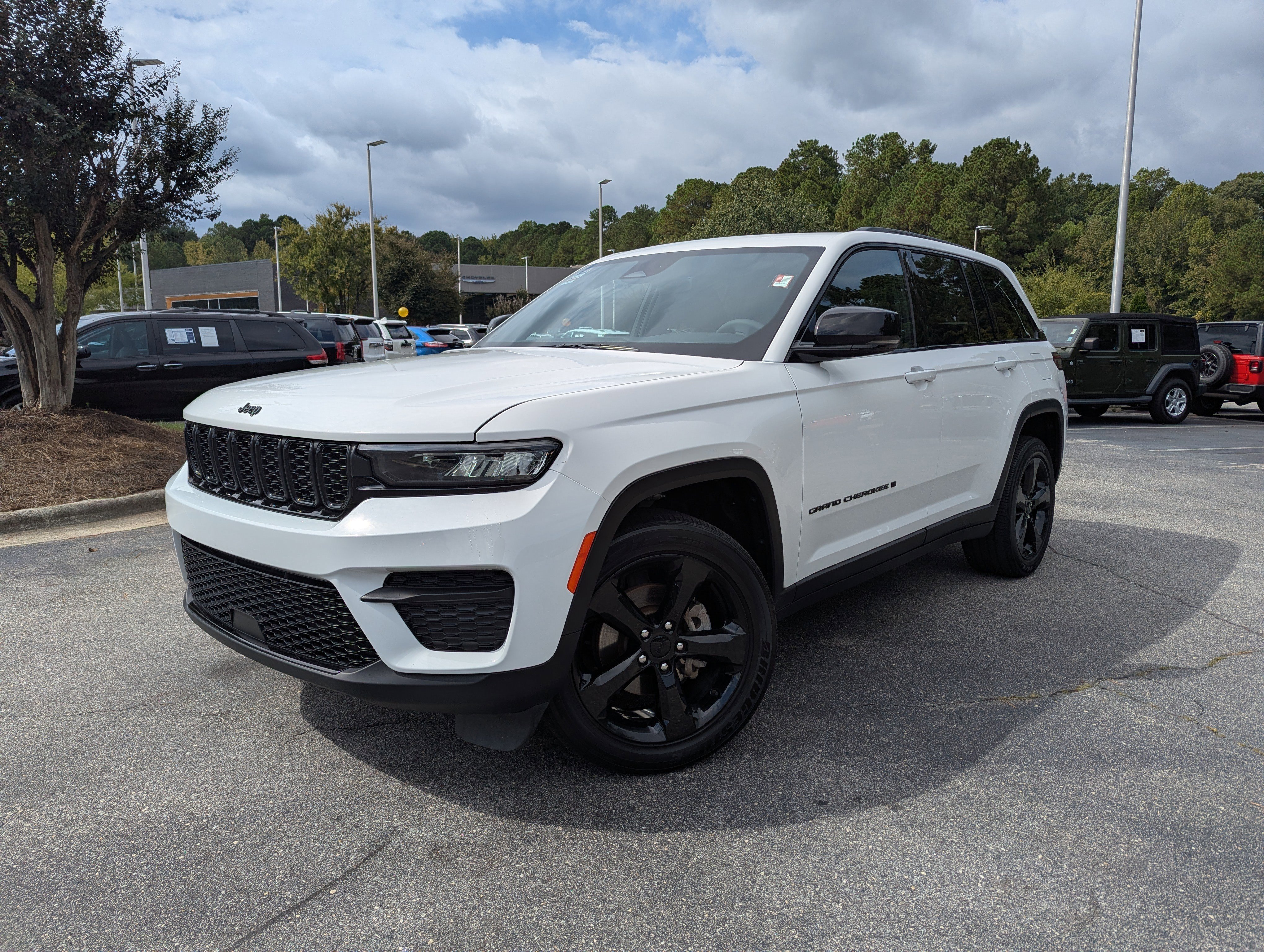 Used 2023 Jeep Grand Cherokee Altitude