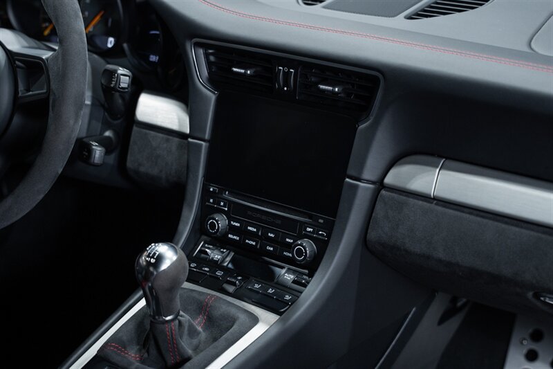 Used 2018 Porsche 911 GT3 RWD image 56