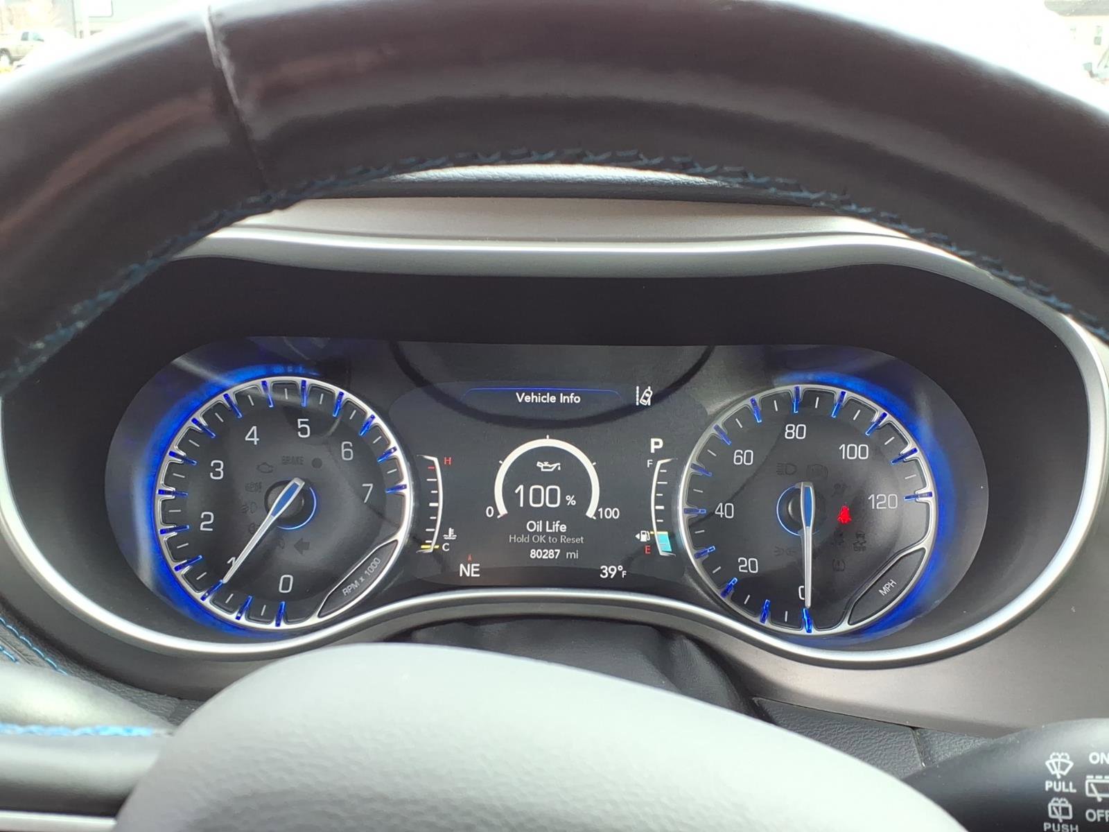 Used 2021 Chrysler Pacifica Touring-L image 16