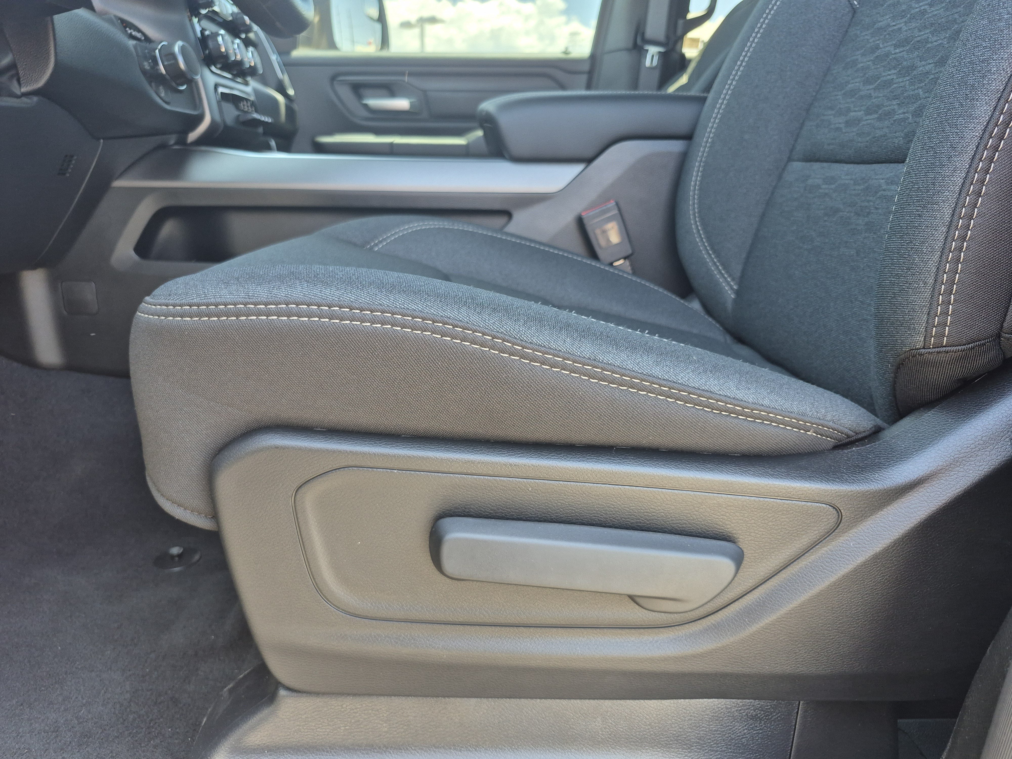 New 2026 RAM 1500 Express AWD/4WD image 21