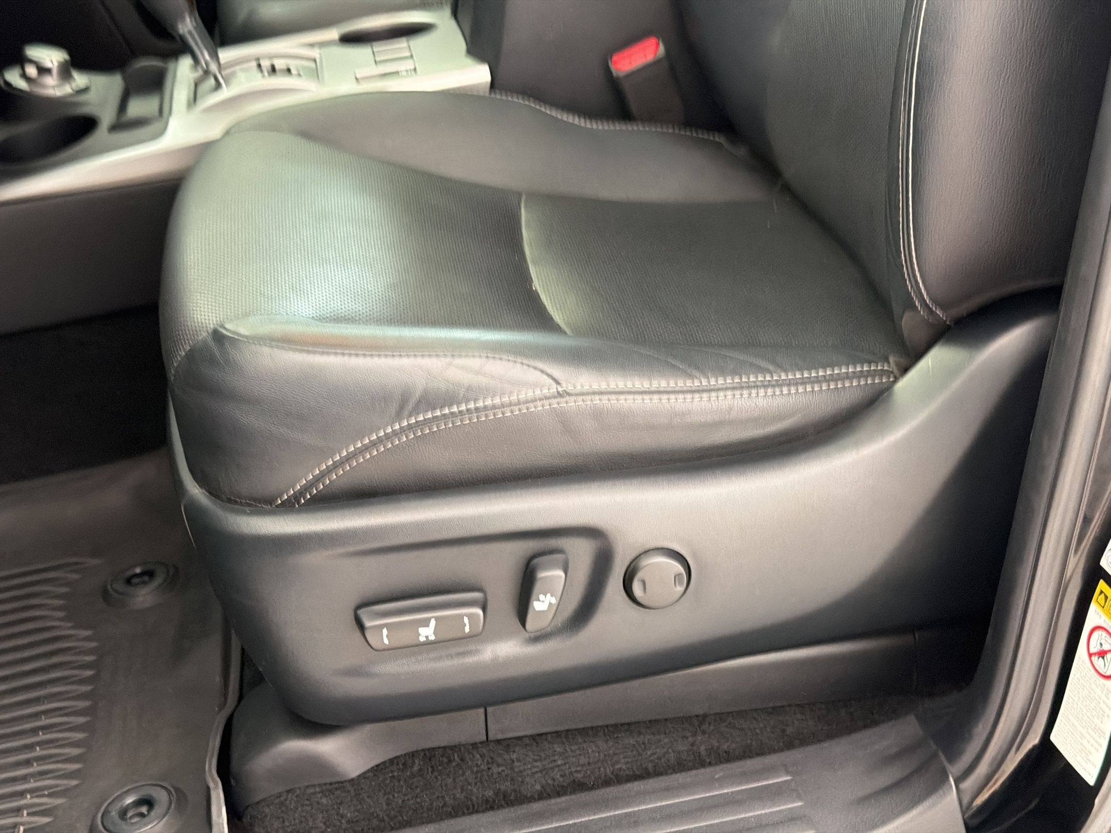 Used 2018 Toyota 4Runner Limited AWD/4WD image 15