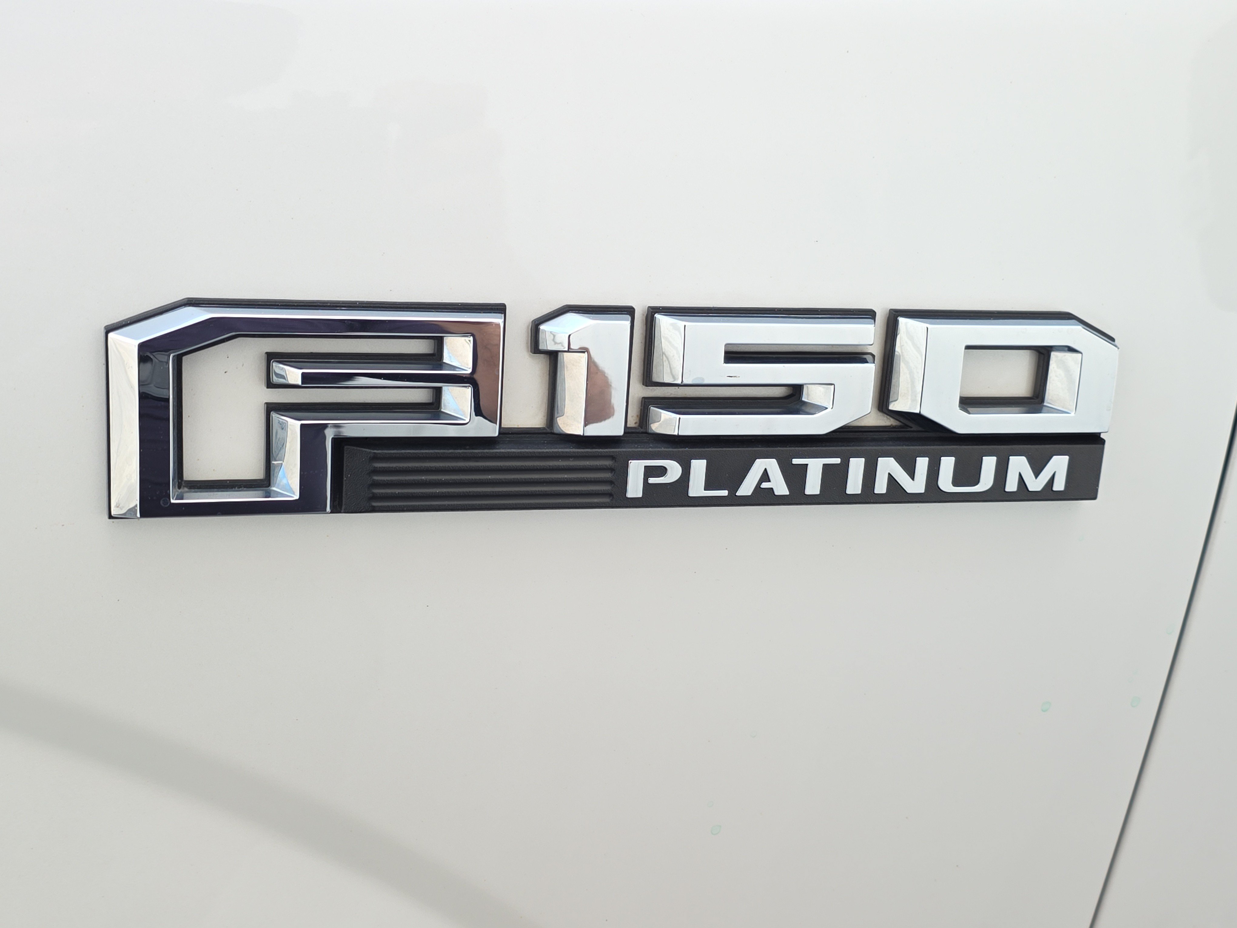 Used 2019 Ford F150 Platinum w/ Equipment Group 701A Luxury AWD/4WD image 4