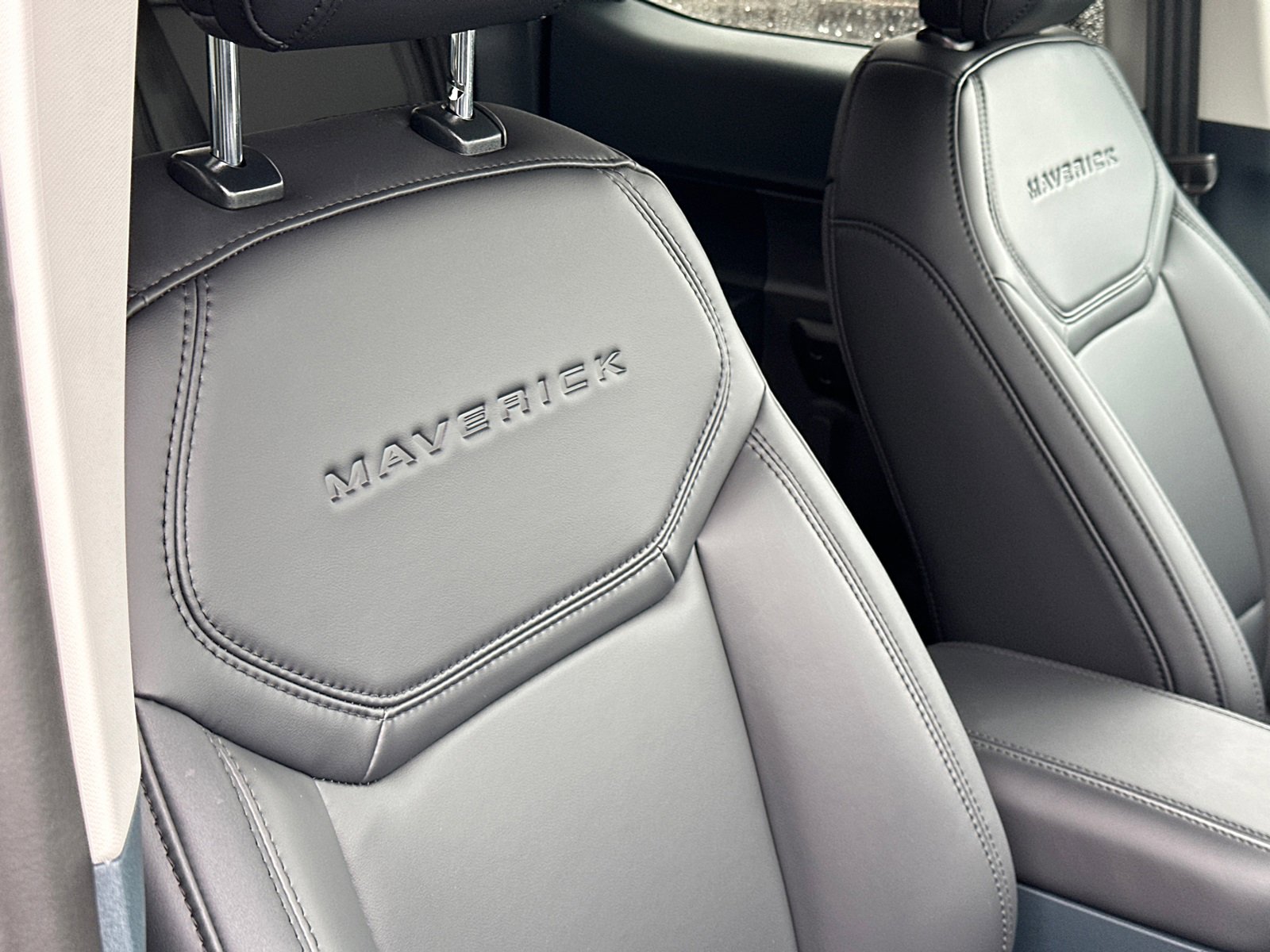 New 2025 Ford Maverick Lariat w/ Black Appearance Package image 11