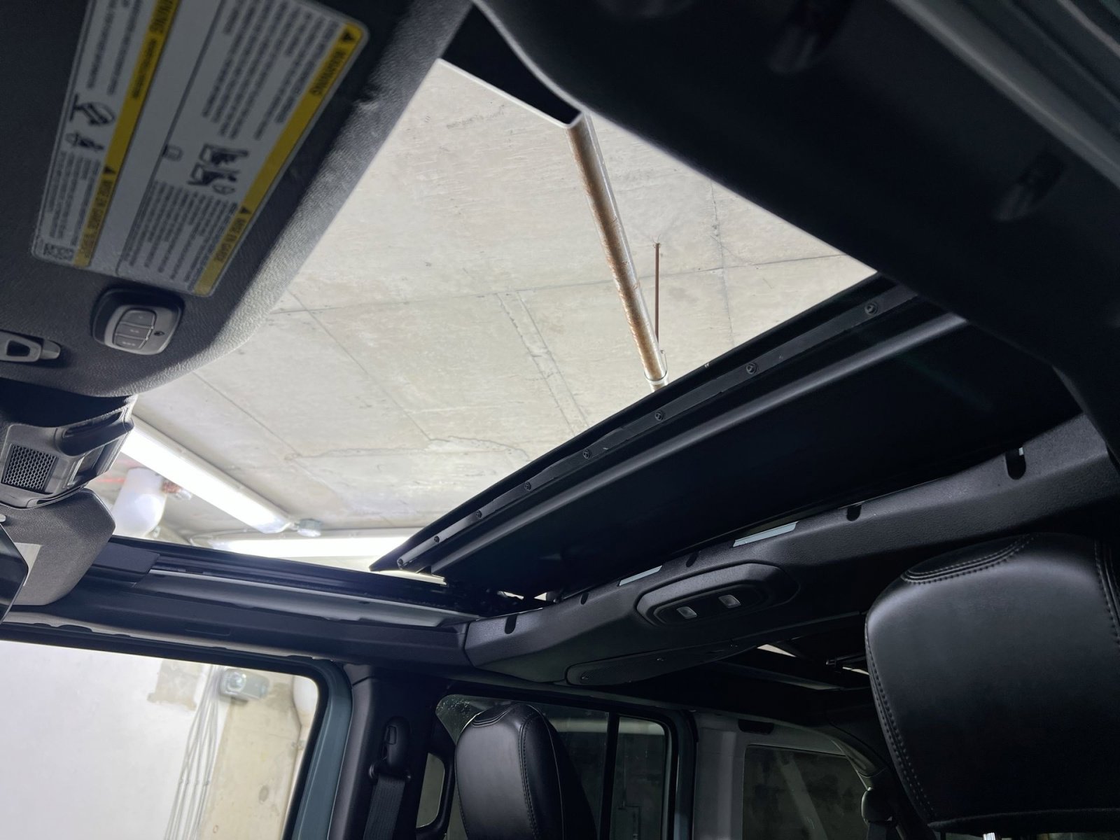 Used 2024 Jeep Wrangler Unlimited Rubicon w/ Technology Group image 28