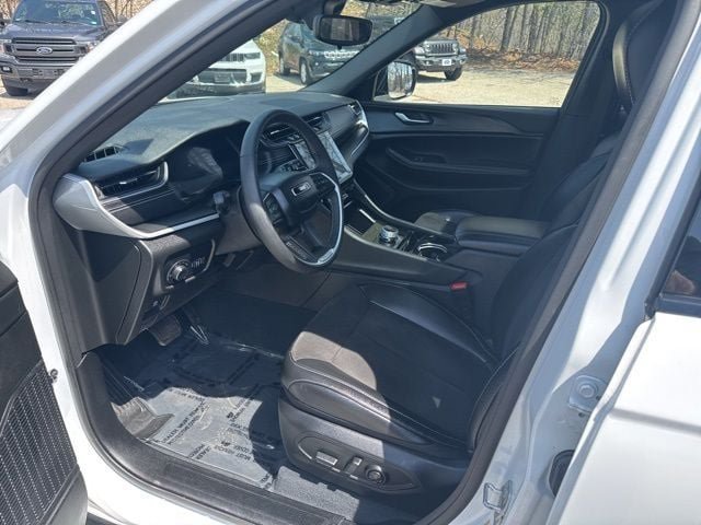 Used 2023 Jeep Grand Cherokee L Laredo AWD/4WD image 34