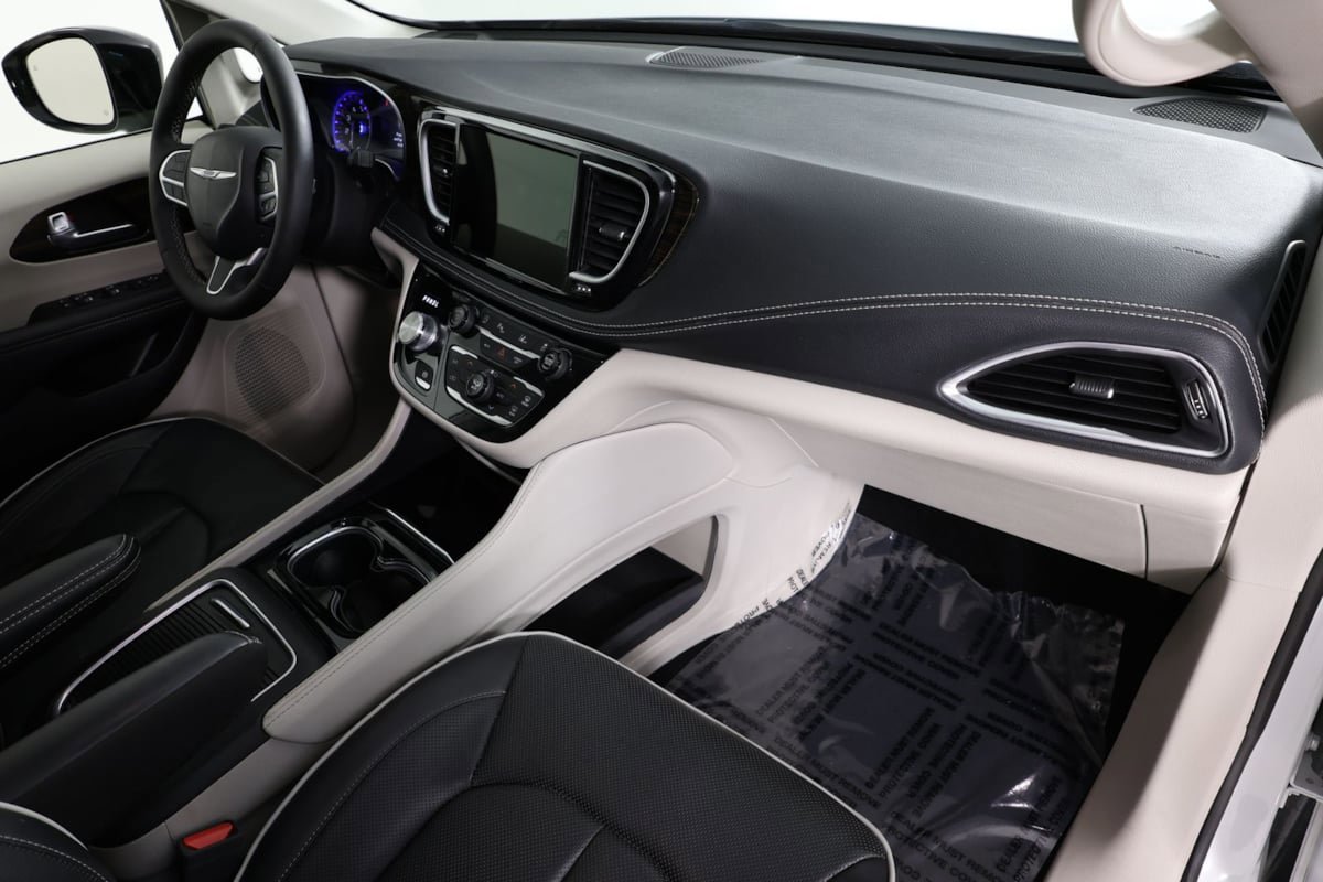 Used 2024 Chrysler Pacifica Limited FWD image 39