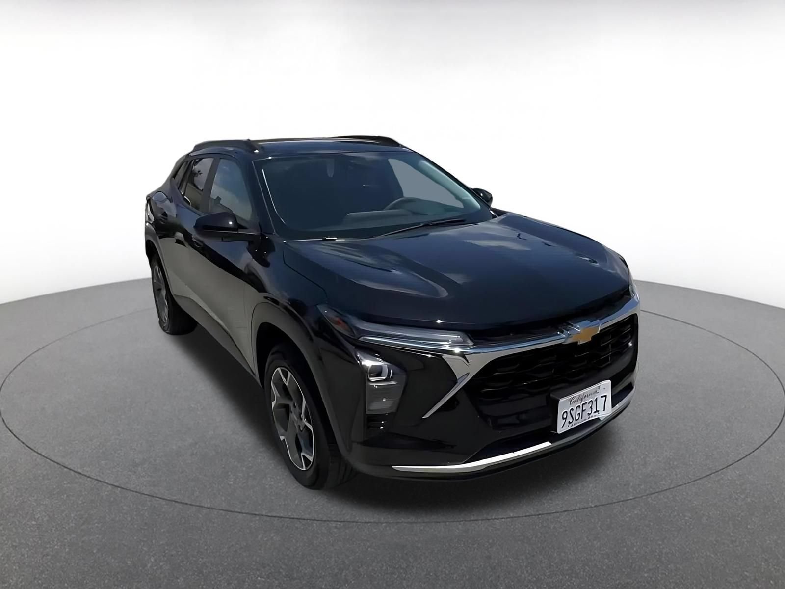 Used 2025 Chevrolet Trax LT FWD image 3