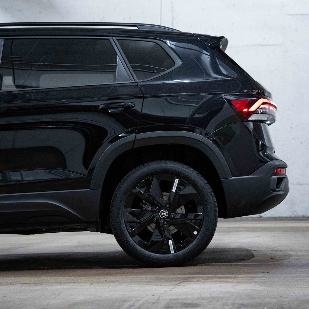 New 2026 Volkswagen Taos SE FWD image 4