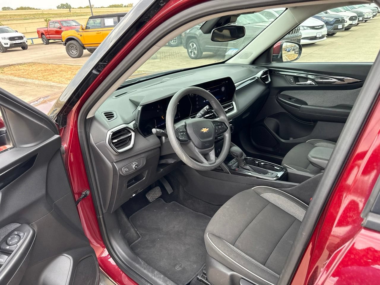 Used 2025 Chevrolet TrailBlazer LT AWD/4WD image 20