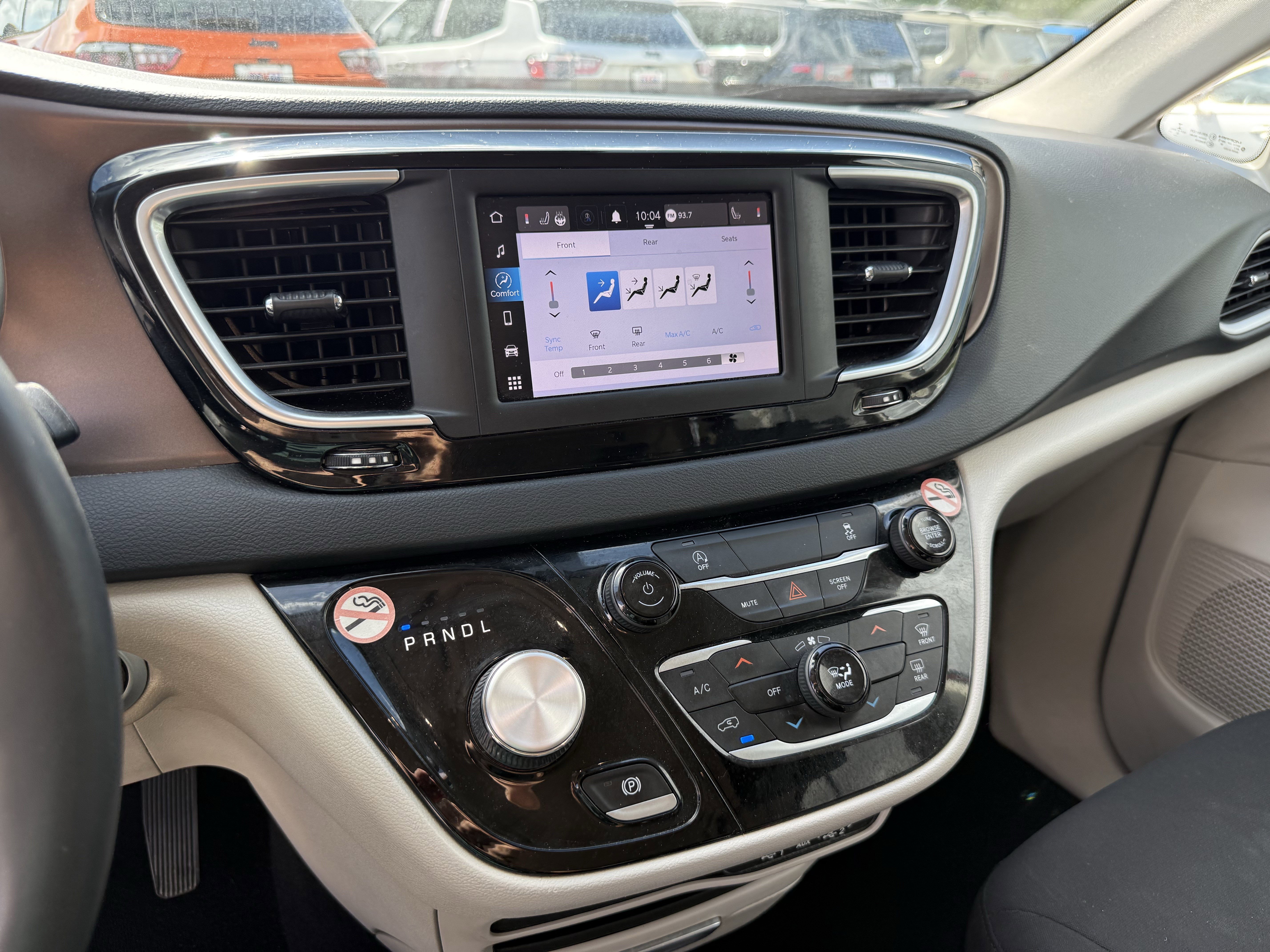 Used 2023 Chrysler Voyager LX FWD image 19