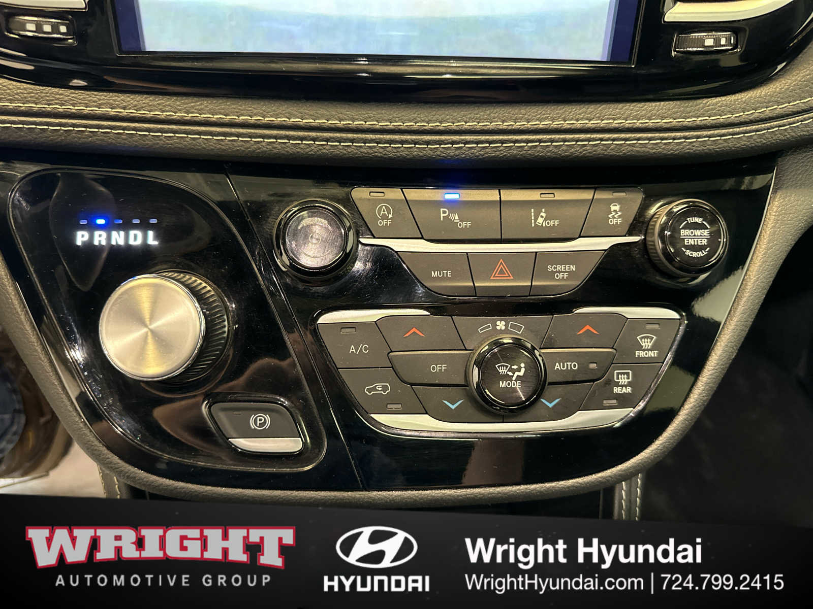 Used 2025 Chrysler Pacifica Limited image 28