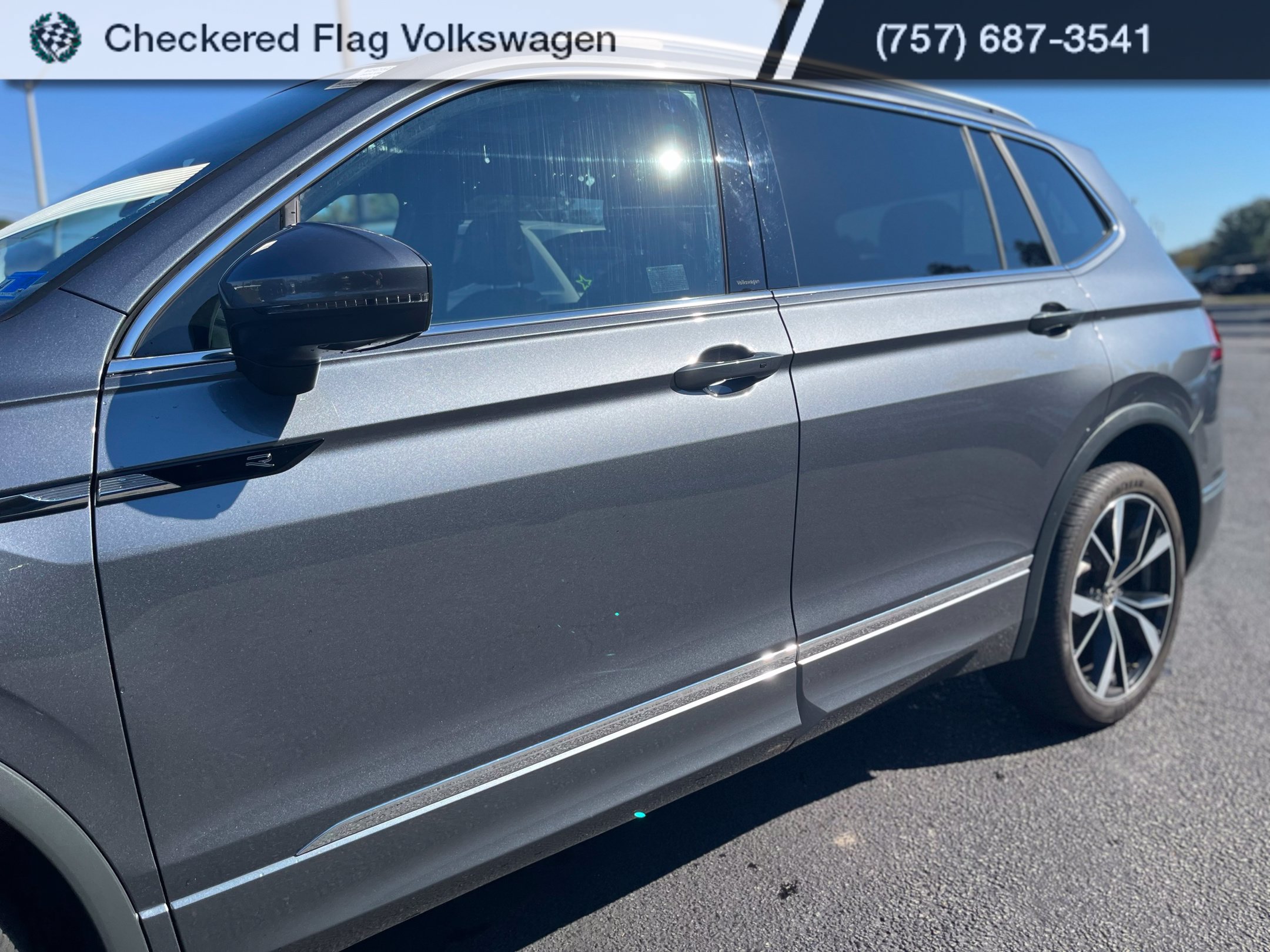 Used 2024 Volkswagen Tiguan SEL R-Line AWD/4WD image 3