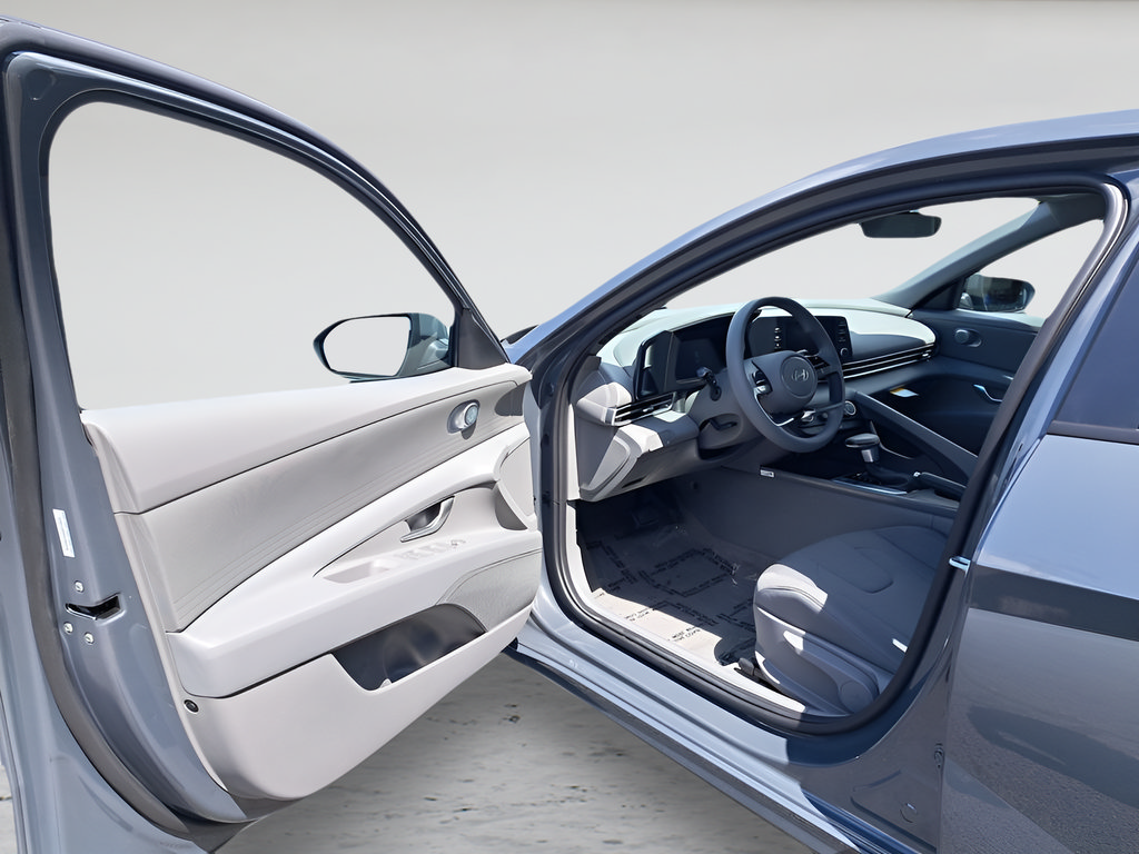 Used 2026 Hyundai Elantra SE FWD image 9