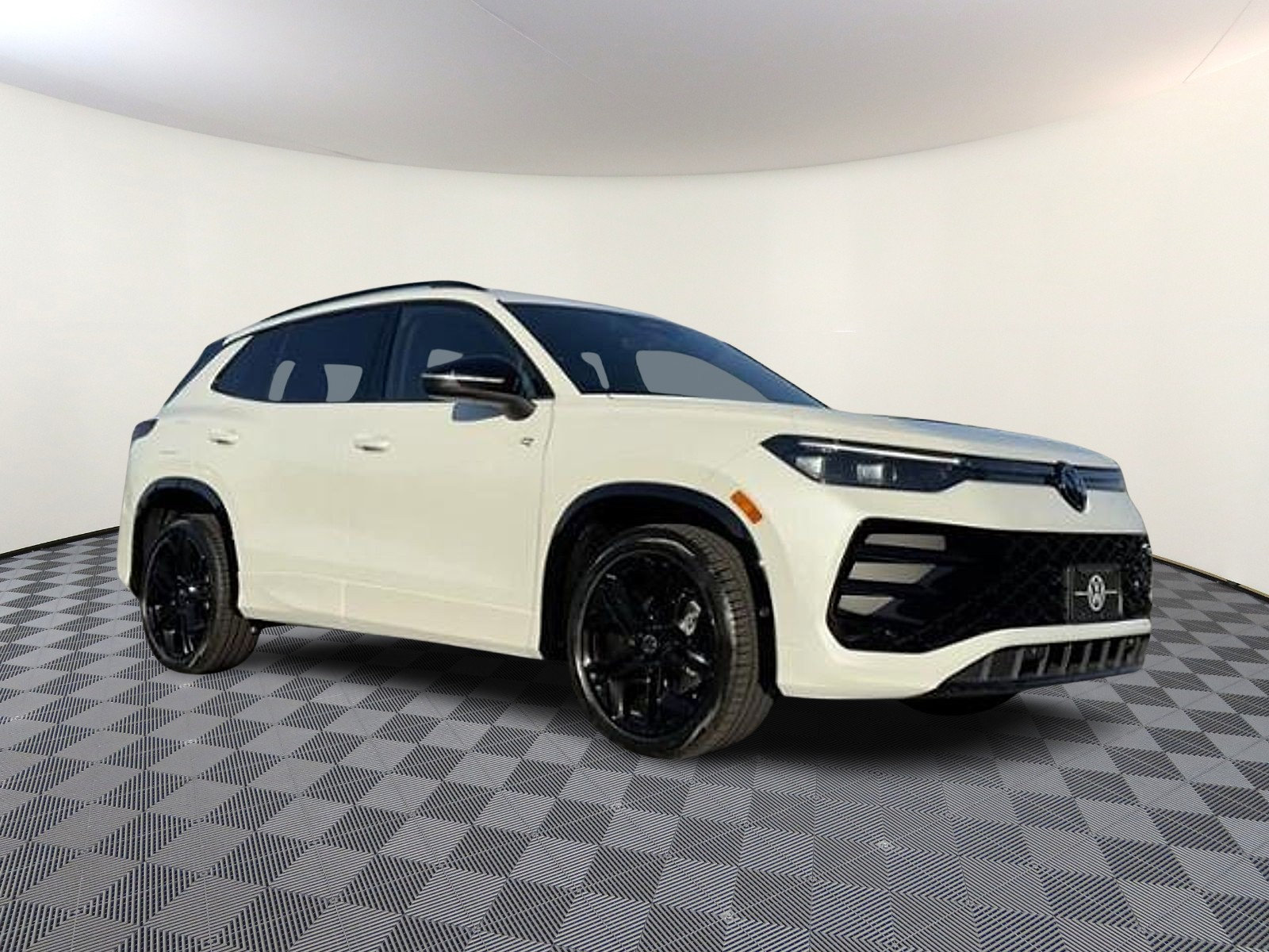 New 2026 Volkswagen Tiguan SE R-Line FWD image 1