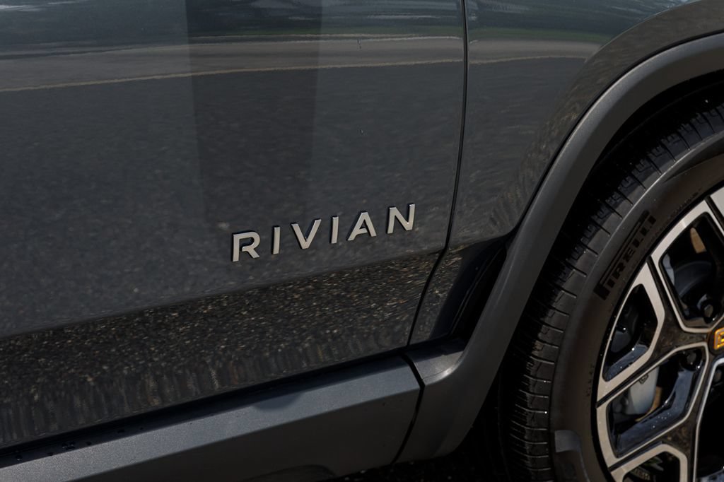 Used 2025 Rivian R1T Adventure AWD/4WD image 39