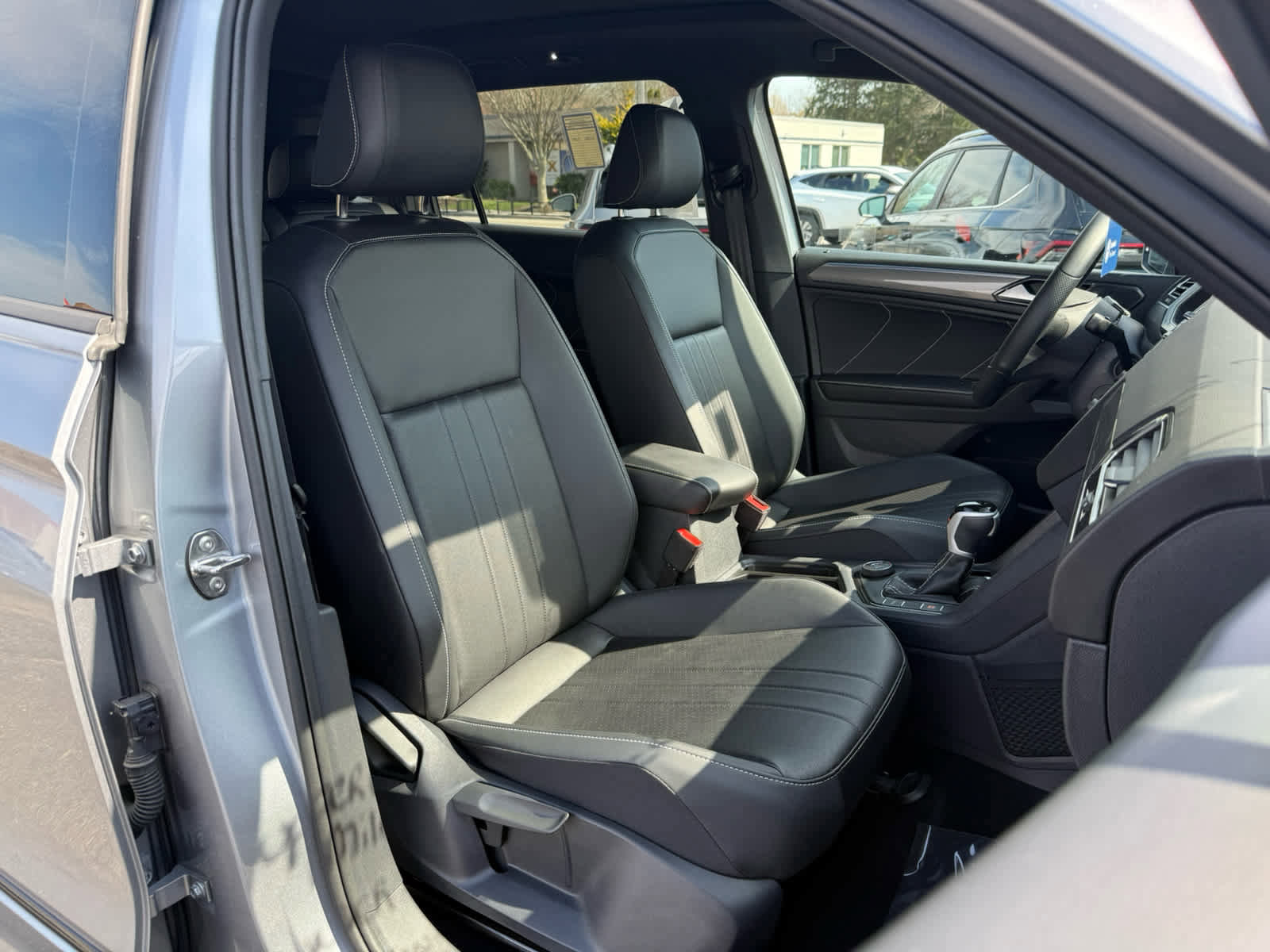 Certified 2024 Volkswagen Tiguan SE R-Line image 10