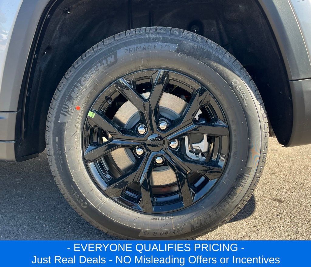 New 2025 Jeep Grand Cherokee L Laredo image 32