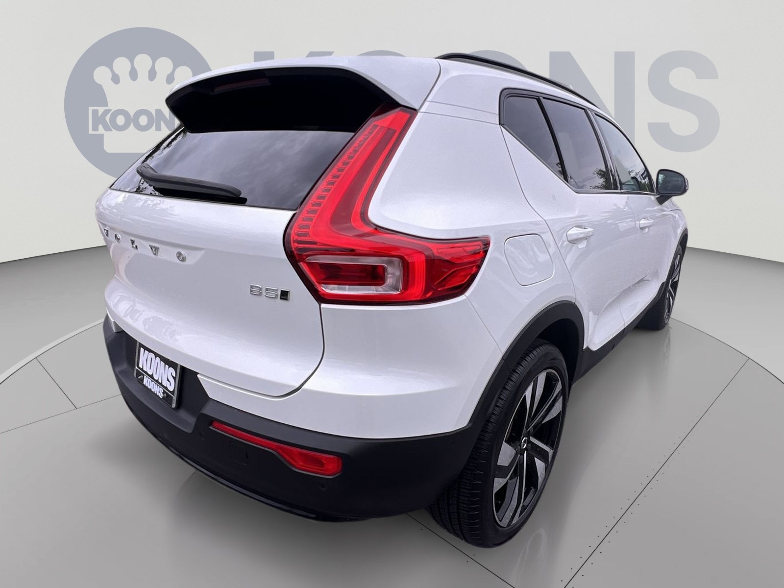 Certified 2024 Volvo XC40 B5 Plus w/ Climate Package AWD/4WD image 7