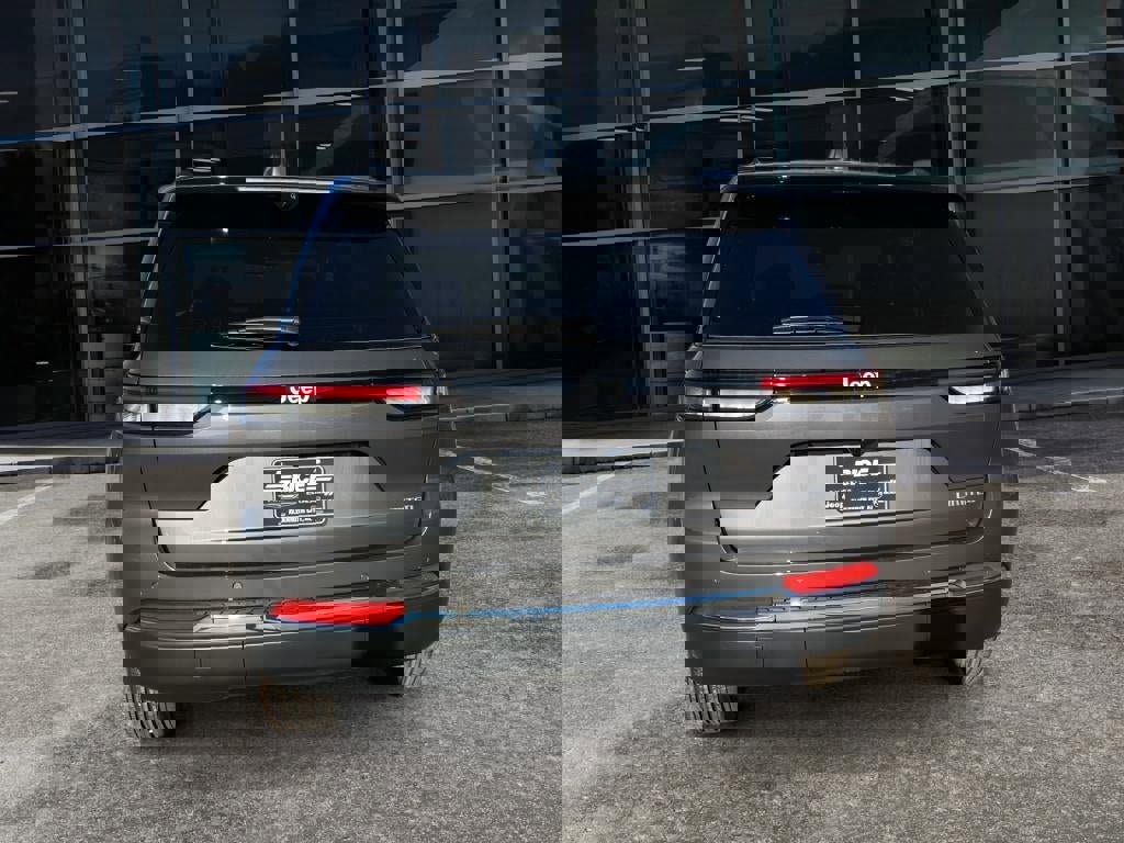 New 2025 Jeep Grand Cherokee Limited w/ Luxury Tech Group II image 5