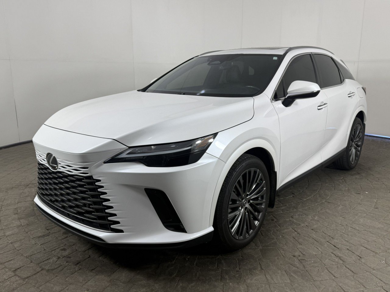 Used 2023 Lexus RX 350h AWD/4WD image 3