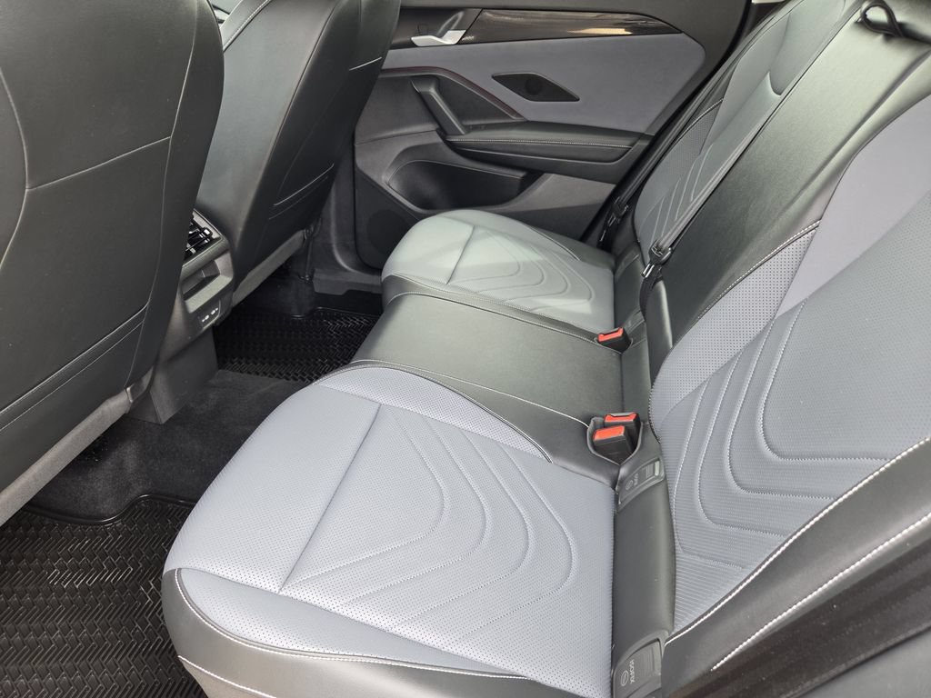 Used 2025 Volkswagen Tiguan SE AWD/4WD image 23