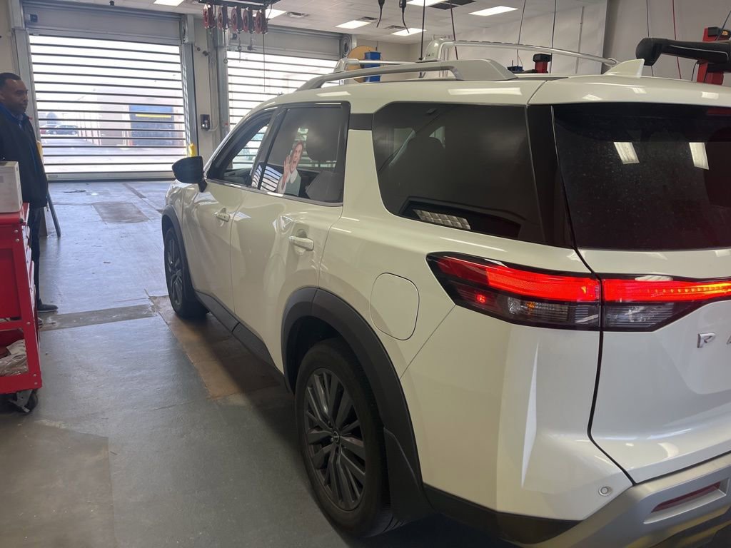 Used 2024 Nissan Pathfinder SL w/ SL Premium Package image 3