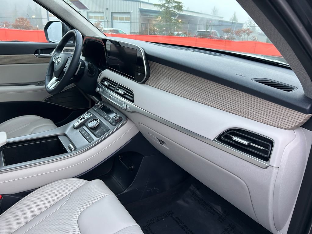 Certified 2022 Hyundai Palisade Limited w/ Winter Package image 27