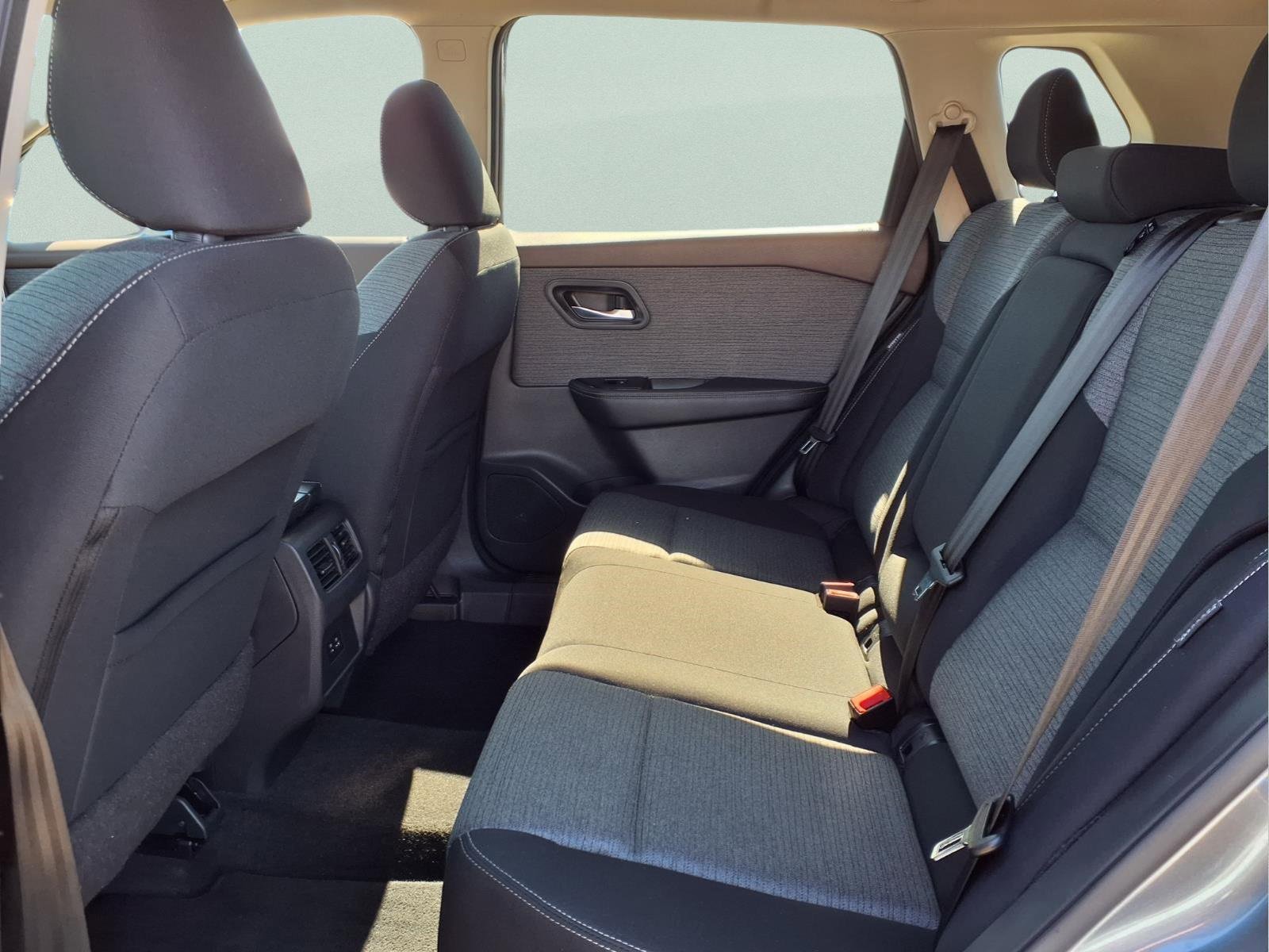 Used 2022 Nissan Rogue SV image 11