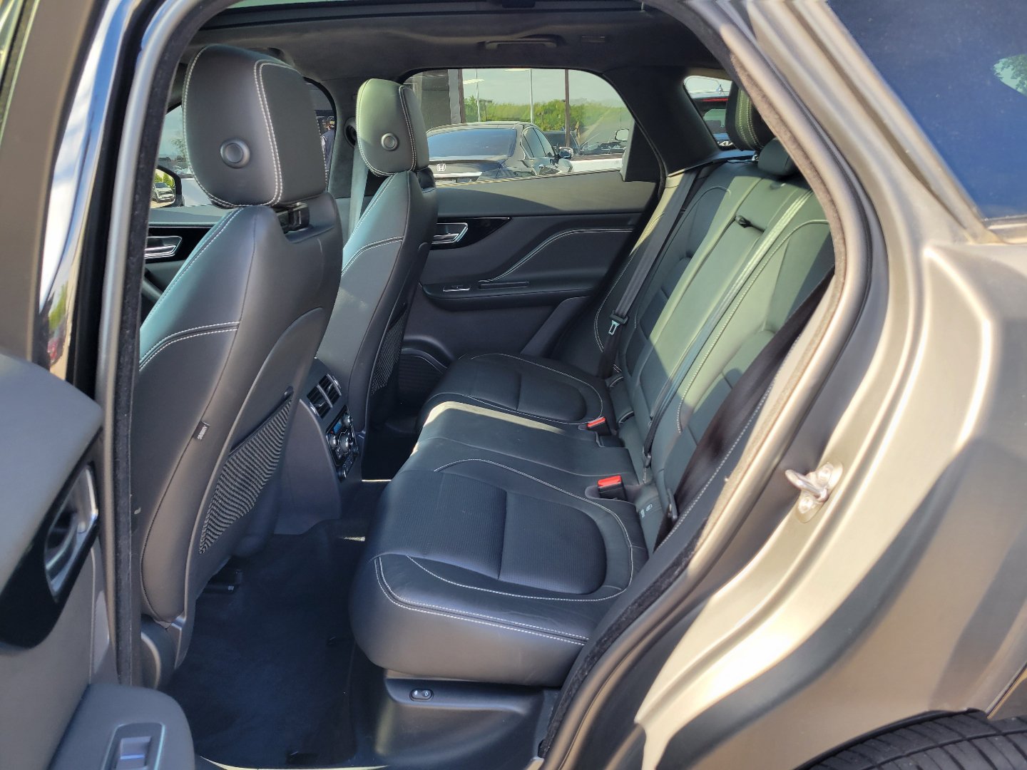 Used 2019 Jaguar F-PACE R-Sport AWD/4WD image 12