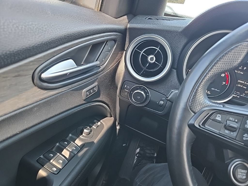 Used 2022 Alfa Romeo Stelvio Ti AWD/4WD image 21