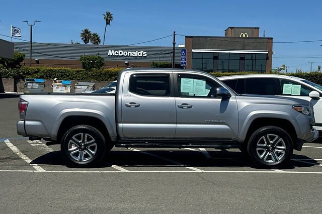 Used 2017 Toyota Tacoma Limited image 3