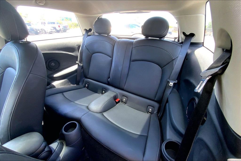 Used 2019 MINI Cooper 2-Door Hardtop w/ Signature Upholstery Package FWD image 23