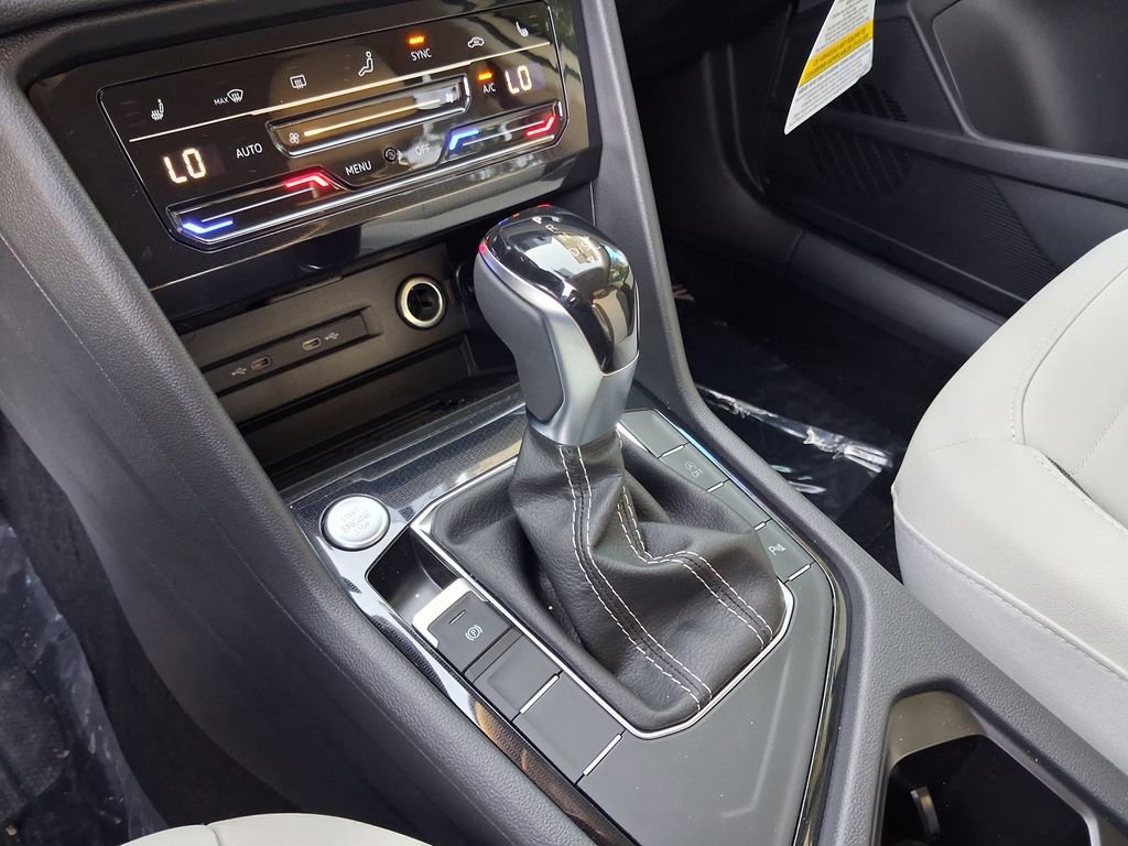 New 2026 Volkswagen Taos SE image 9