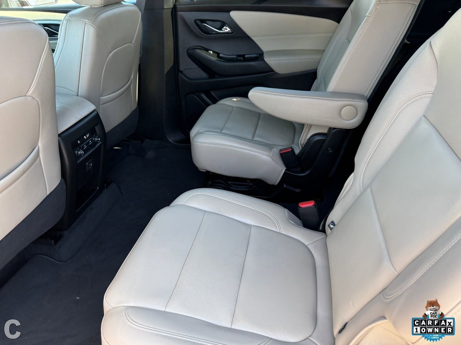 Used 2023 Chevrolet Traverse LT FWD image 14