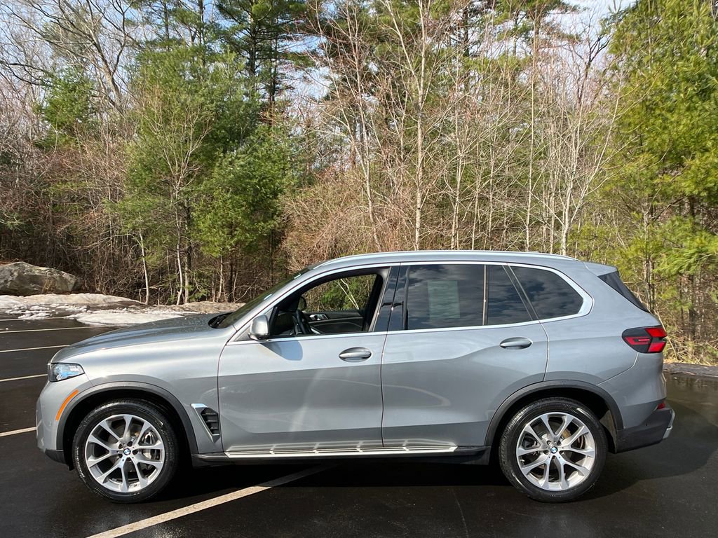 Used 2024 BMW X5 xDrive40i w/ Premium Package image 2