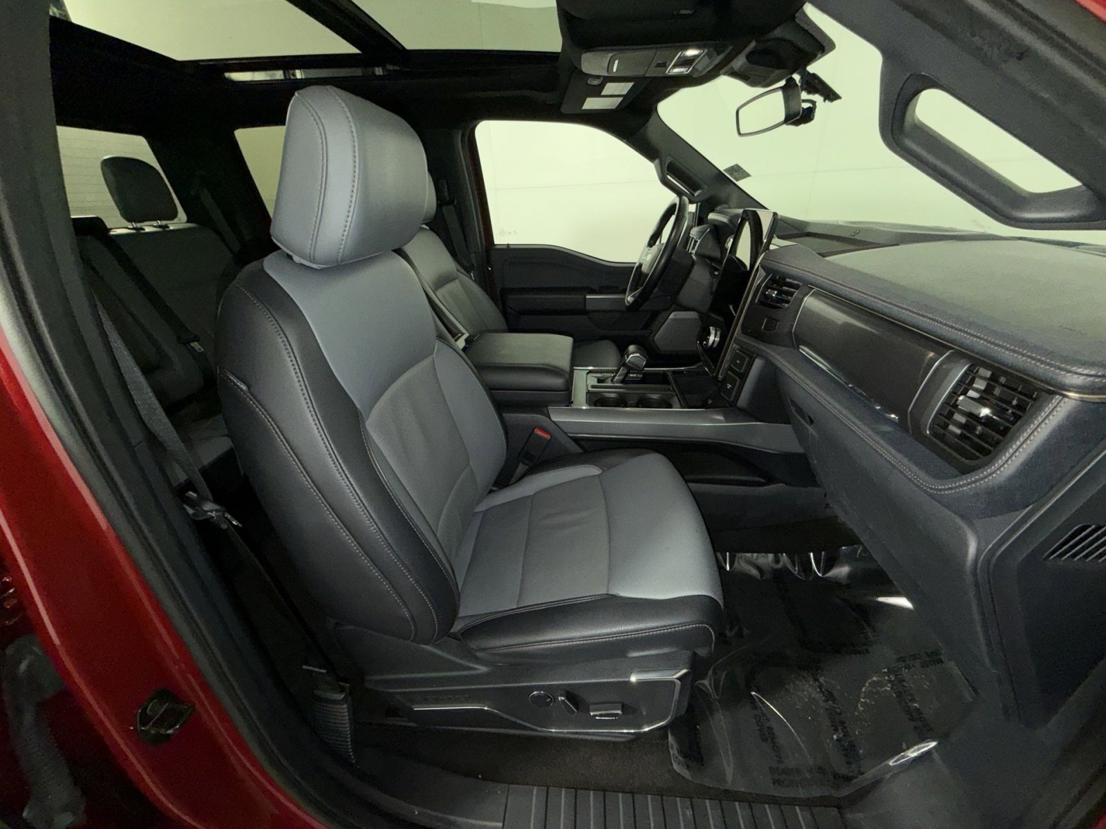 Used 2022 Ford F150 Lightning Lariat w/ Equipment Group 511A High image 28