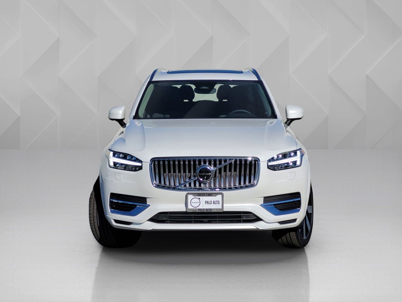 Certified 2025 Volvo XC90 T8 Plus w/ Protection Package Premier AWD/4WD image 2