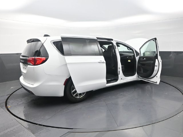 New 2027 Chrysler Pacifica LX FWD image 32