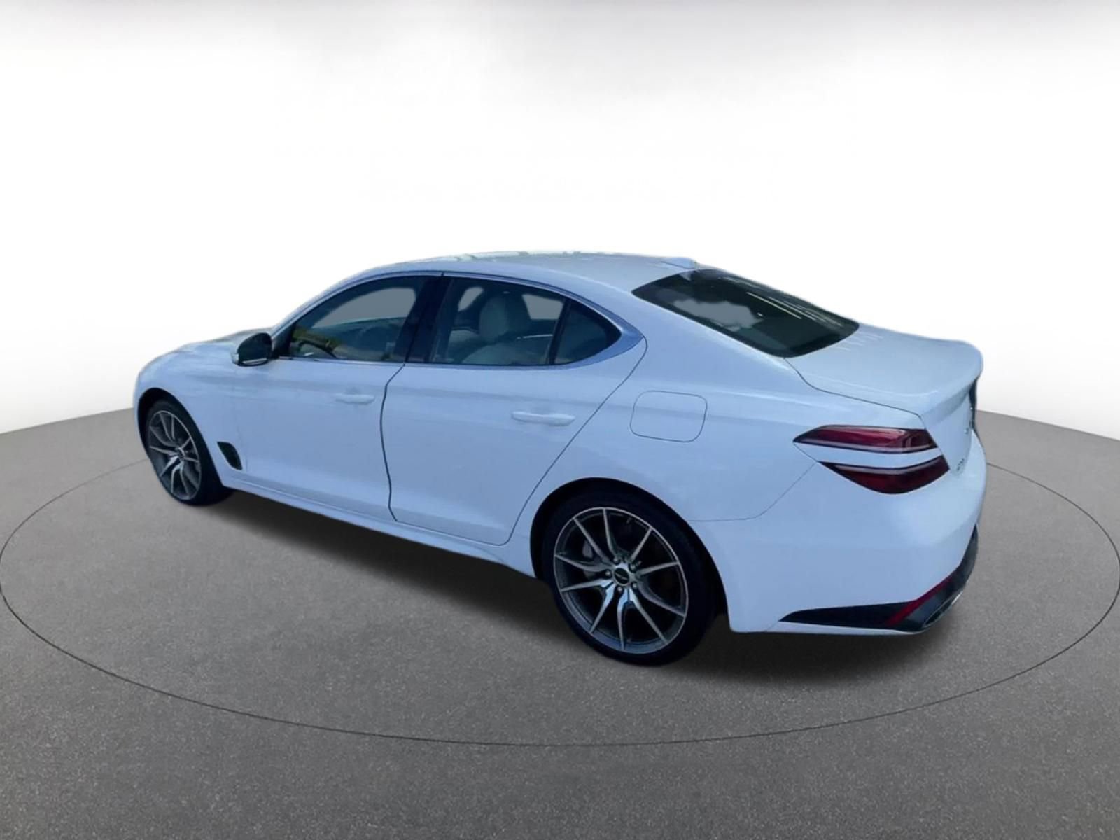 Used 2025 Genesis G70 2.5T image 10