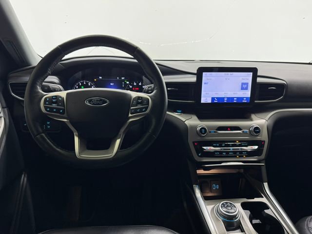Used 2022 Ford Explorer XLT w/ Equipment Group 202A RWD image 3