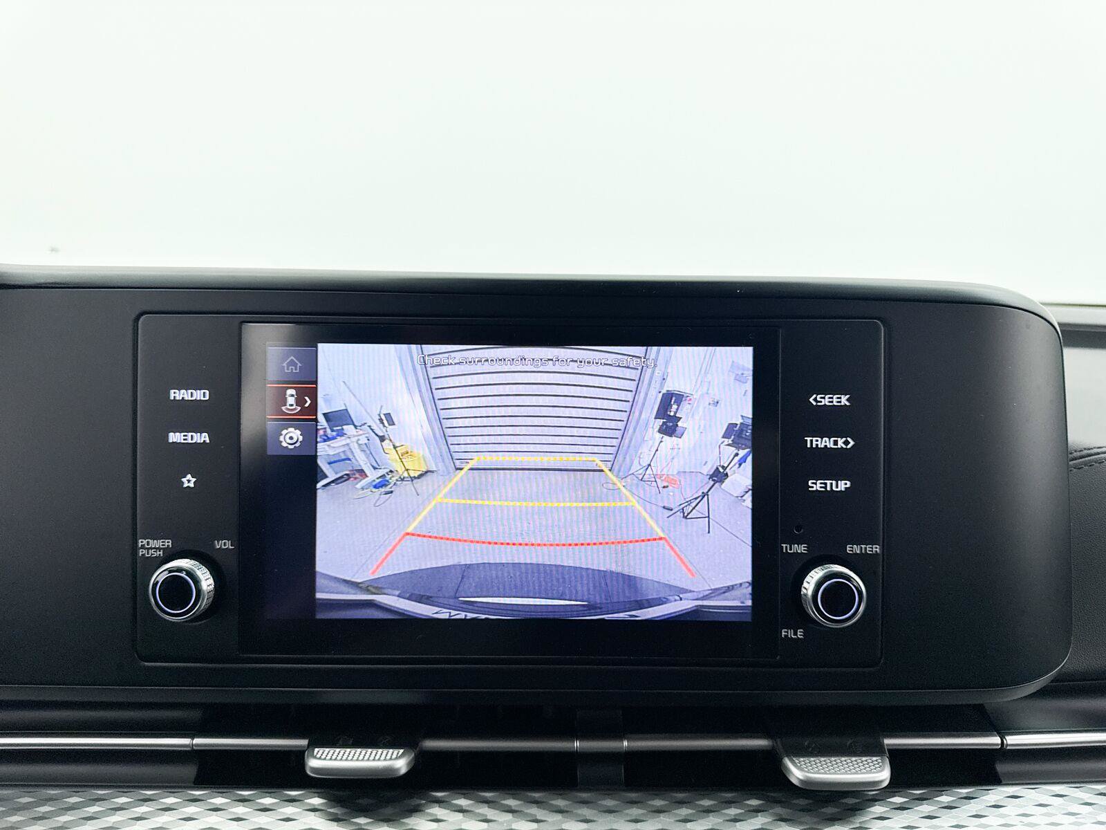 Used 2024 Kia Carnival LX FWD image 11