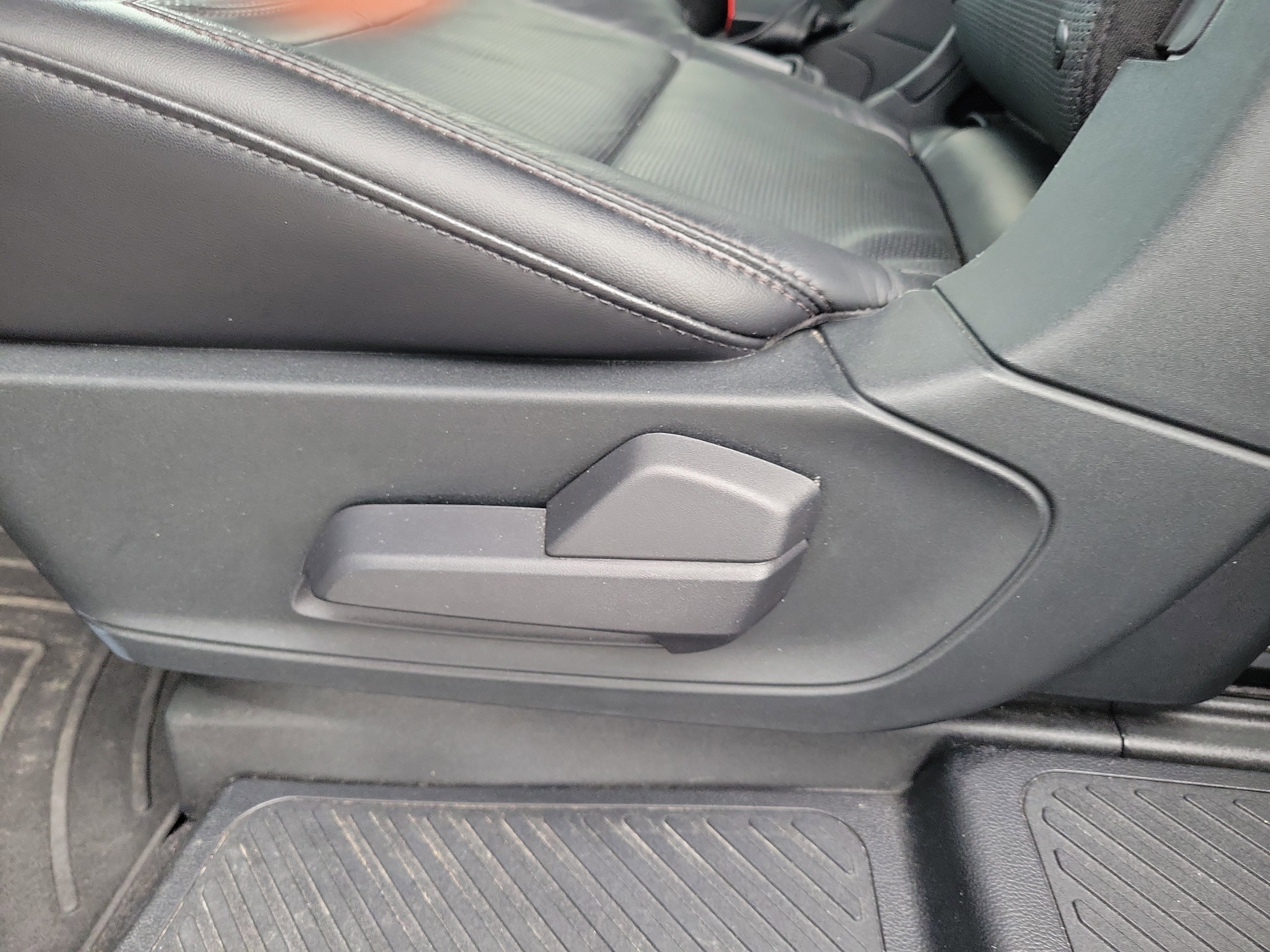 Used 2020 Ford Explorer Platinum w/ Premium Technology Package image 16