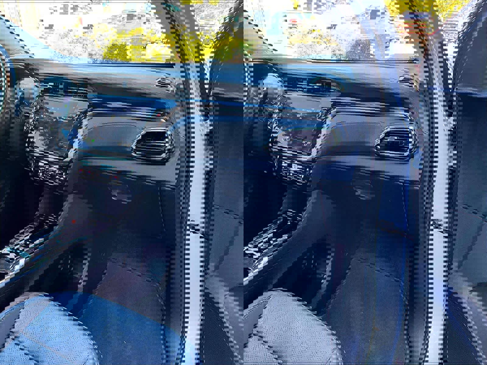 Certified 2023 Chevrolet Bolt EUV LT w/ Convenience Package image 13