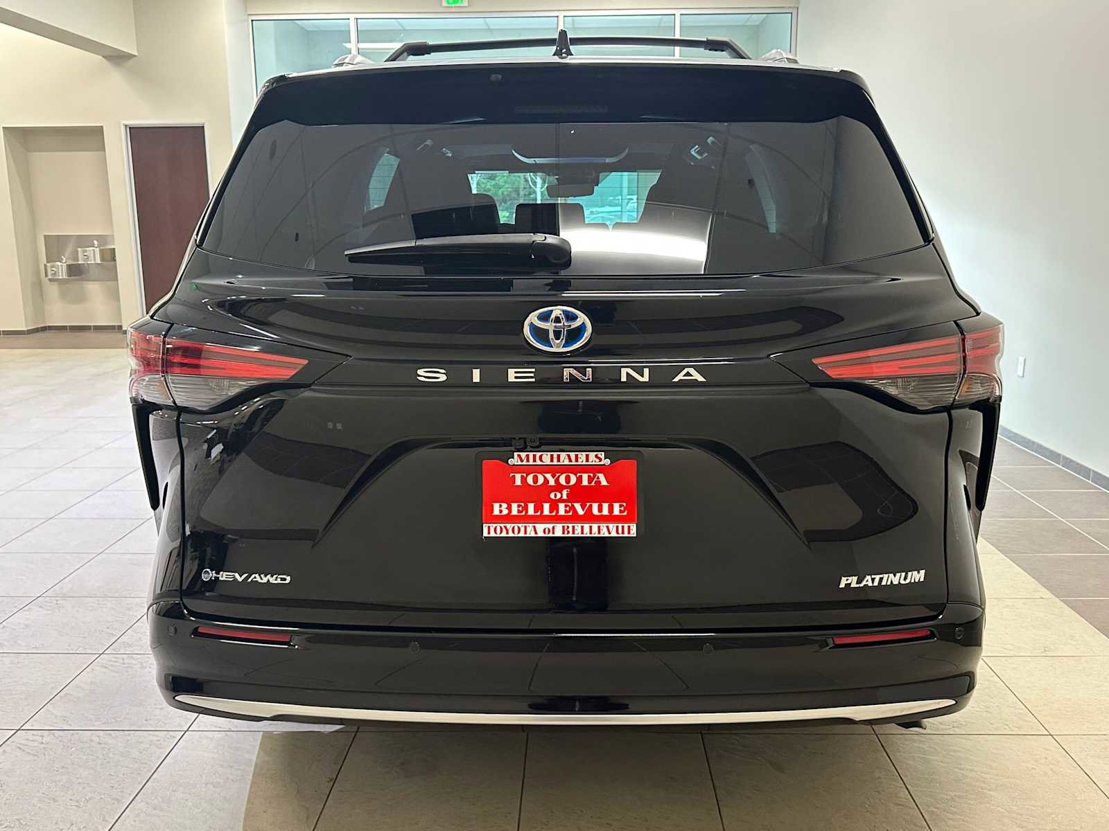 Certified 2025 Toyota Sienna Platinum image 5