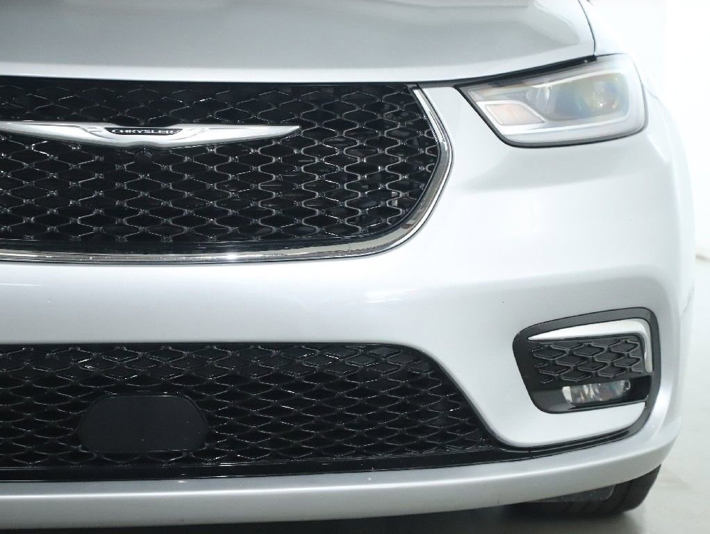 Used 2023 Chrysler Pacifica Touring-L FWD image 7
