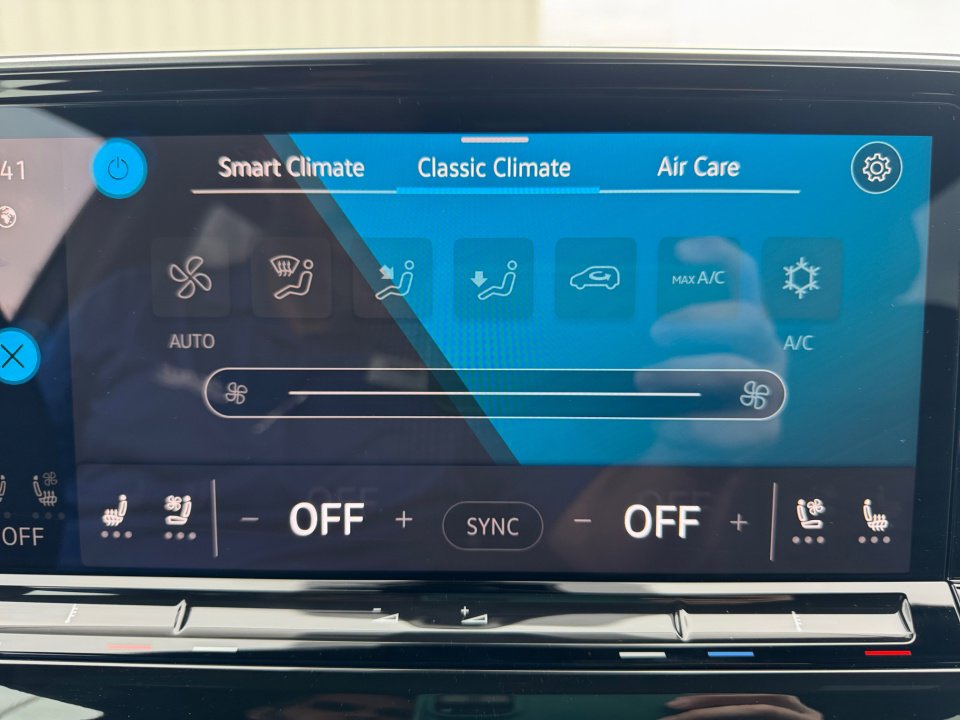 New 2025 Volkswagen Atlas Cross Sport SE image 18