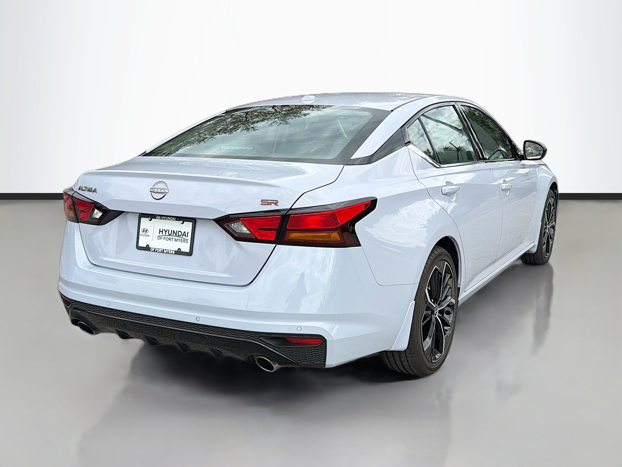 Used 2024 Nissan Altima 2.5 SR image 3