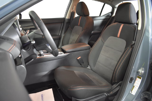 Certified 2025 Nissan Sentra SR FWD image 9