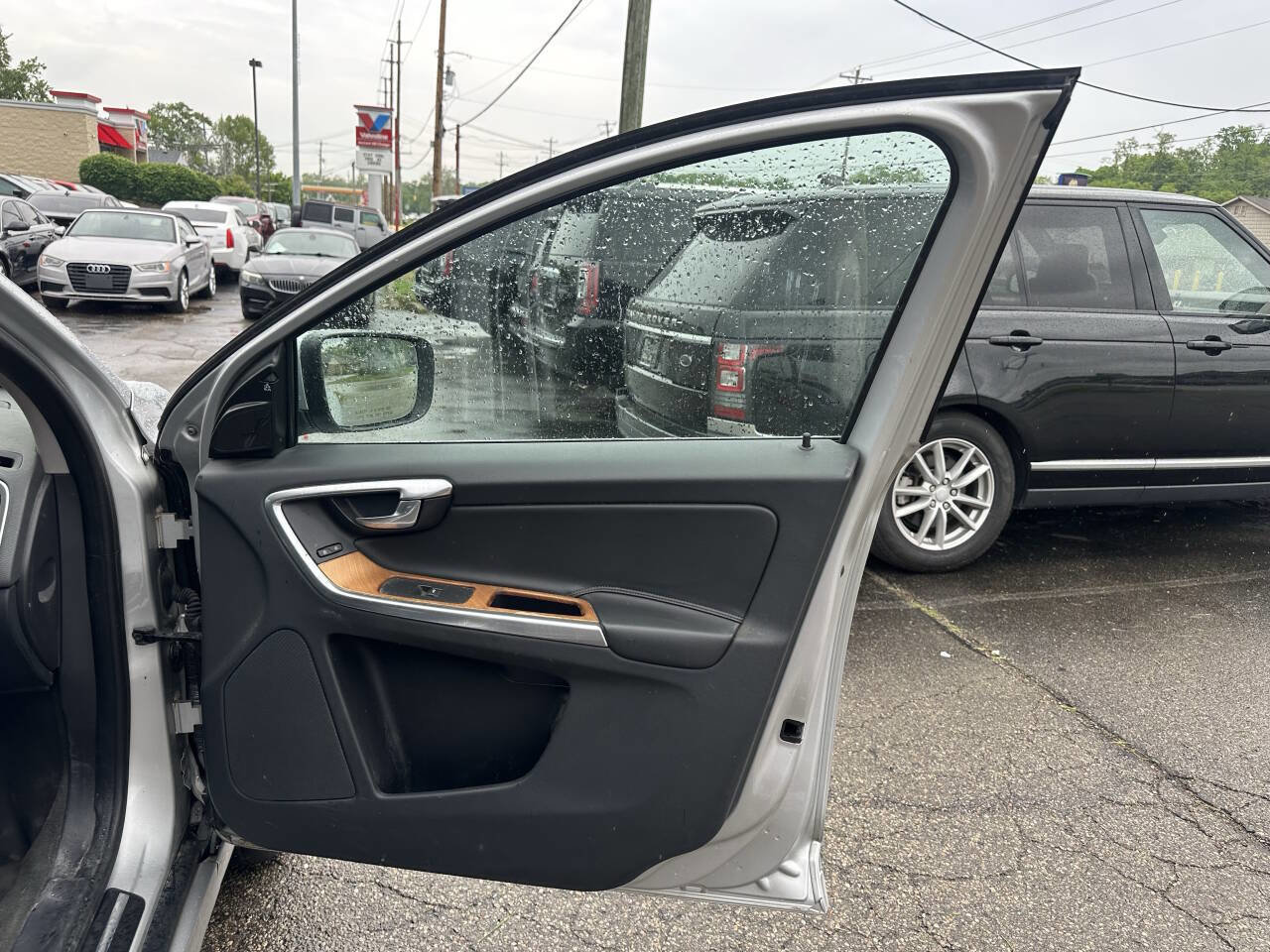 Used 2017 Volvo XC60 T5 Inscription w/ Preferred Option Package image 18