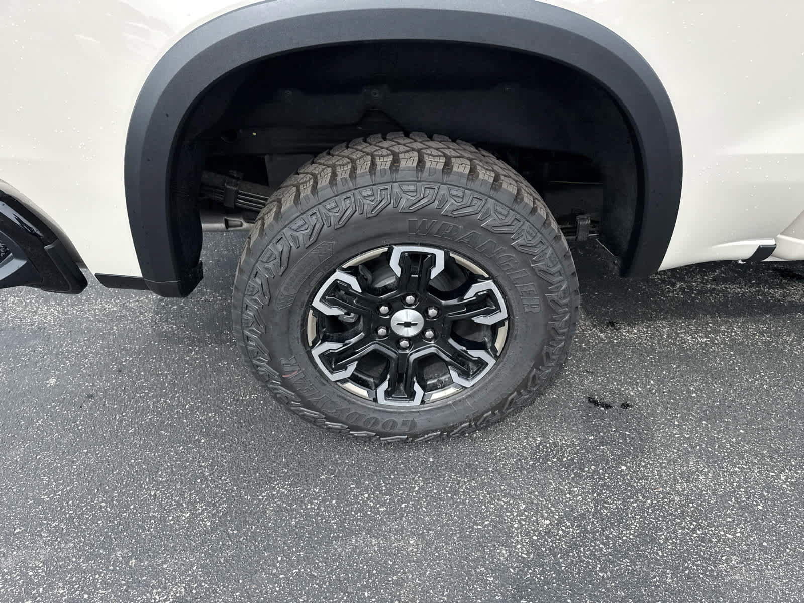 New 2026 Chevrolet Silverado 1500 ZR2 w/ LPO, Dark Essentials Package AWD/4WD image 14